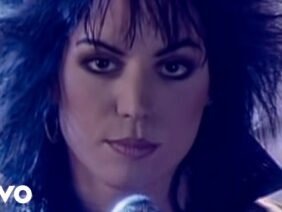 Joan Jett & the Blackhearts – I Hate Myself for Loving You (Official Video)