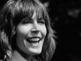 Helen Reddy –  I Am Woman (Official 4K Video)