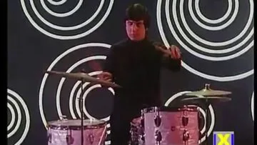 Los Lobos – Black Is Black