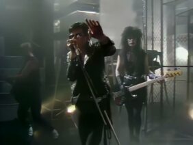 The Sisters Of Mercy – Lucretia Top Of The Pops  16 06 1988