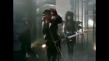 The Sisters Of Mercy – Lucretia Top Of The Pops 16 06 1988