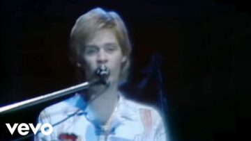 Daryl Hall & John Oates – Kiss On My List (Official Video)