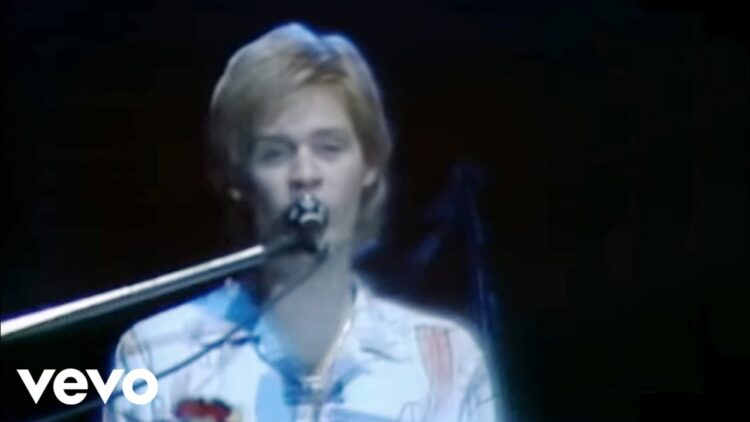 Daryl Hall & John Oates – Kiss On My List (Official Video)