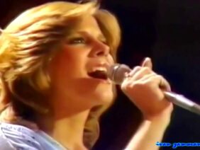 Debby Boone – You Light Up My Life  (1977)