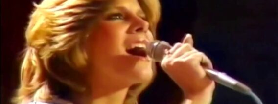 Debby Boone – You Light Up My Life  (1977)