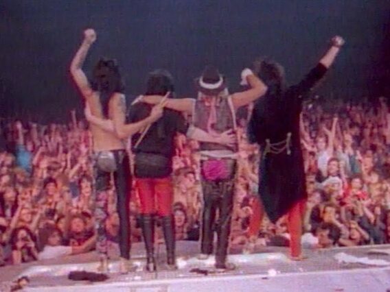 Mötley Crüe – Home Sweet Home (Official Music Video)