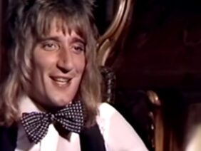 Rod Stewart – Tonights The Night (Gonna Be Alright) (Official Video)
