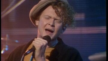 Simply Red – Holding Back The Years (Live BBC Whistle Test 1985)
