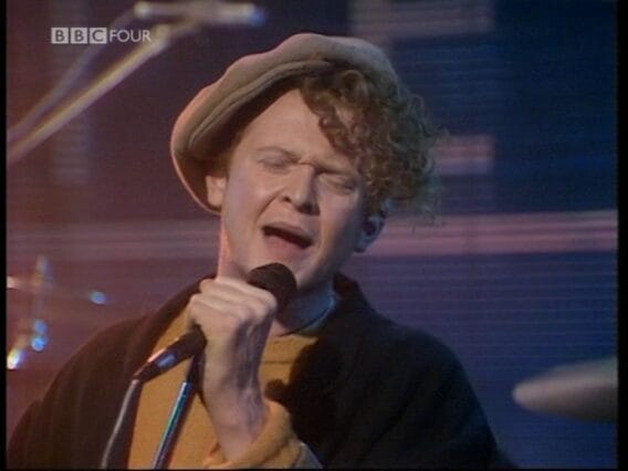 Simply Red – Holding Back The Years (Live BBC Whistle Test 1985)