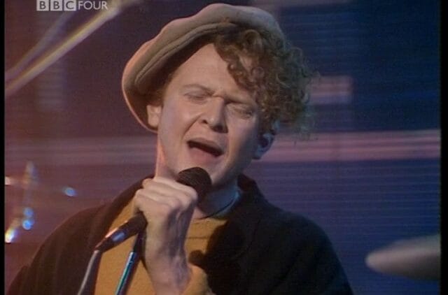 Simply Red – Holding Back The Years (Live BBC Whistle Test 1985)