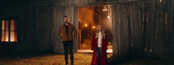Anne Wilson, Josh Turner – The Manger (Official Music Video)