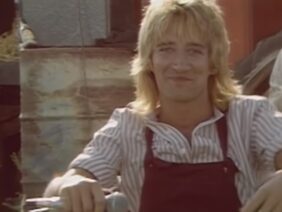 Rod Stewart – Hot Legs (Official Video)