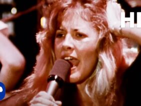 Fleetwood Mac – Rhiannon (Official Music Video) [HD Remaster]