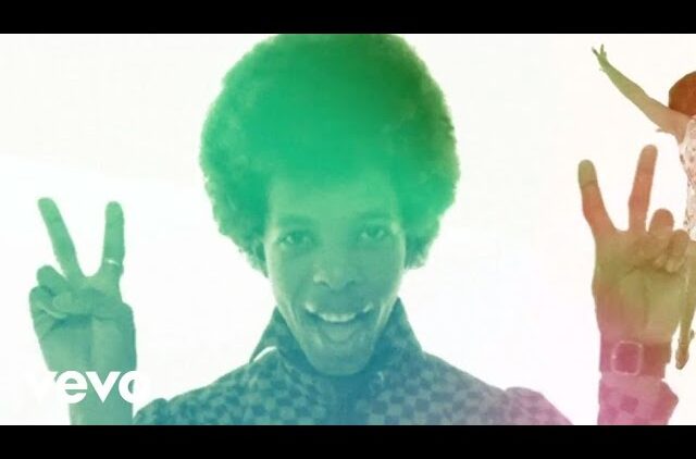 Sly & The Family Stone – Everyday People (Official Video)