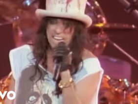 Alice Cooper – Schools Out (from Alice Cooper: Trashes The World)