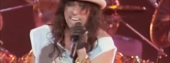 Alice Cooper – Schools Out (from Alice Cooper: Trashes The World)