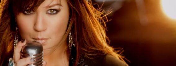 Kelly Clarkson – Stronger (What Doesnt Kill You) [Official Video]