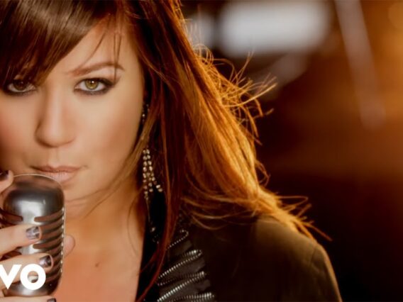 Kelly Clarkson – Stronger (What Doesnt Kill You) [Official Video]