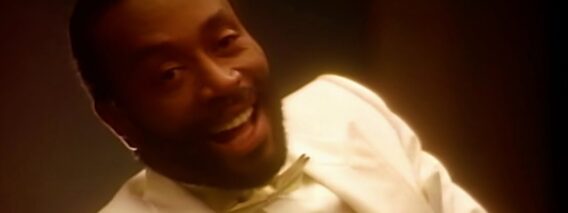 Bobby McFerrin – Dont Worry Be Happy (Official Music Video)