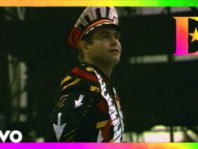 Elton John – Saturday Night’s Alright (For Fighting) (Central Park, NYC 1980)
