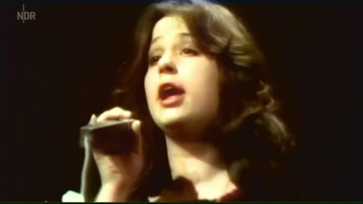Im On Fire- 5000Volts /Tina Charles