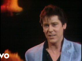 Shakin Stevens – You Drive Me Crazy (Live from Top of the Pops Christmas Party, 1981)