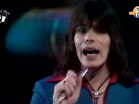 Showaddywaddy – Under The Moon Of Love  (1976)