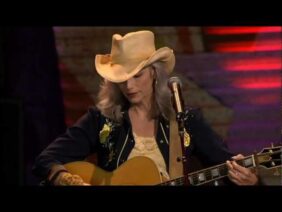 Emmylou Harris – Red Dirt Girl (Live at Farm Aid 2005)