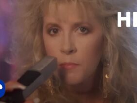 Fleetwood Mac – Seven Wonders (Official Music Video)