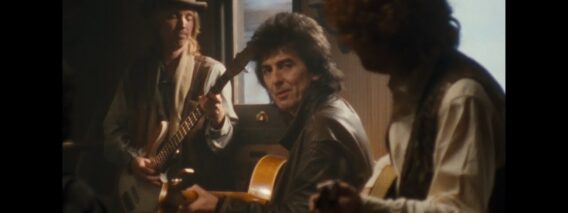 The Traveling Wilburys – End Of The Line (Official 4K Music Video)