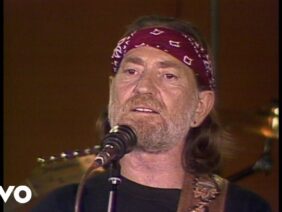 Willie Nelson – Always On My Mind (Official Video)