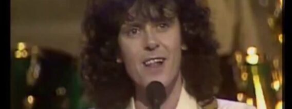 Donovan – Mellow Yellow (Live Royal Variety Performance 1981) Rare Footage