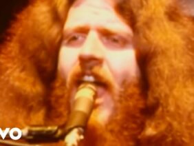 Kansas – Carry on Wayward Son (Official Video)