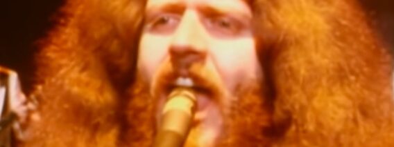 Kansas – Carry on Wayward Son (Official Video)