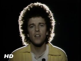 Leo Sayer – You Make Me Feel Like Dancing (Official HD Music Video)
