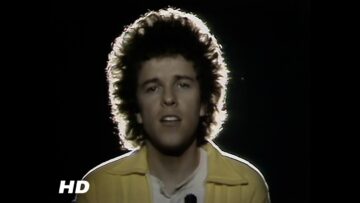 Leo Sayer – You Make Me Feel Like Dancing (Official HD Music Video)
