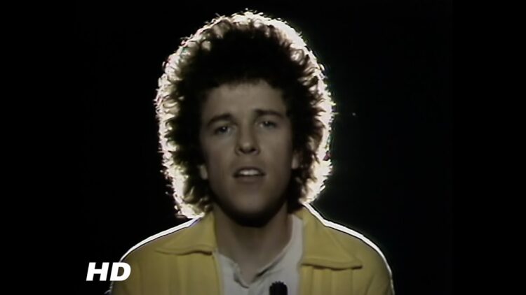 Leo Sayer – You Make Me Feel Like Dancing (Official HD Music Video)