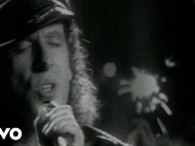 Scorpions – Wind Of Change (Official Music Video)