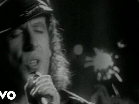 Scorpions – Wind Of Change (Official Music Video)
