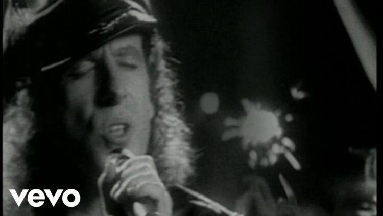 Scorpions – Wind Of Change (Official Music Video)