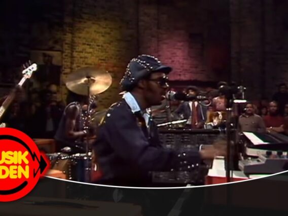 Stevie Wonder – Superstition (1974)