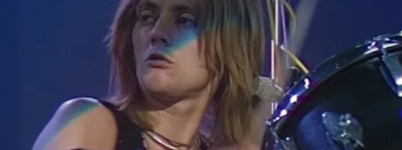 Queen – Keep Yourself Alive (Official Video Remastered)