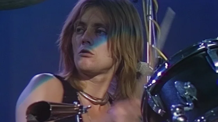 Queen – Keep Yourself Alive (Official Video Remastered)