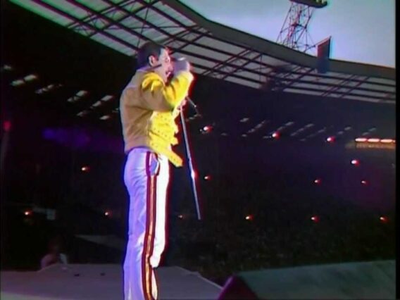 Queen – Another One Bites The Dust (Live at Wembley 11.07.1986)