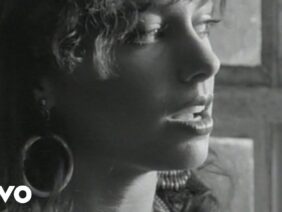 The Bangles – Manic Monday (Official Video)