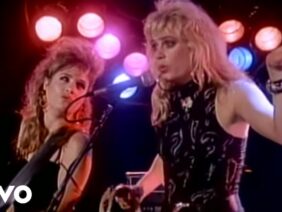 The Bangles – Walk Like an Egyptian (Official Video)