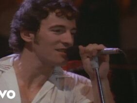 Bruce Springsteen – Dancing In the Dark (Official Video)