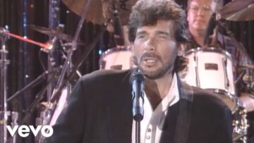 Eddie Rabbitt – Drivin My Life Away (Live)