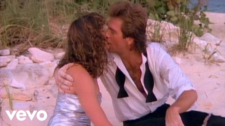 Huey Lewis & The News – Stuck With You