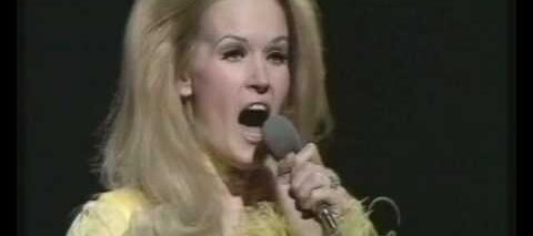 Lynn Anderson – I Beg Your Pardon, I Never Promised You A Rose Garden (BBC Top Of The Pops)
